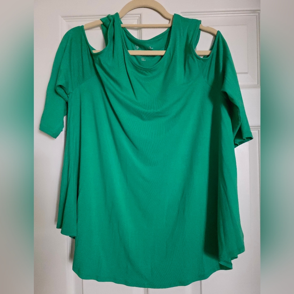 Chico'' Green Top With Shoulder Cutouts
